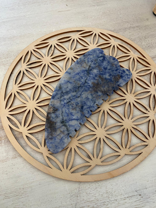 Gua Sha en Sodalite Rollara : Sublimez Votre Peau Naturellement