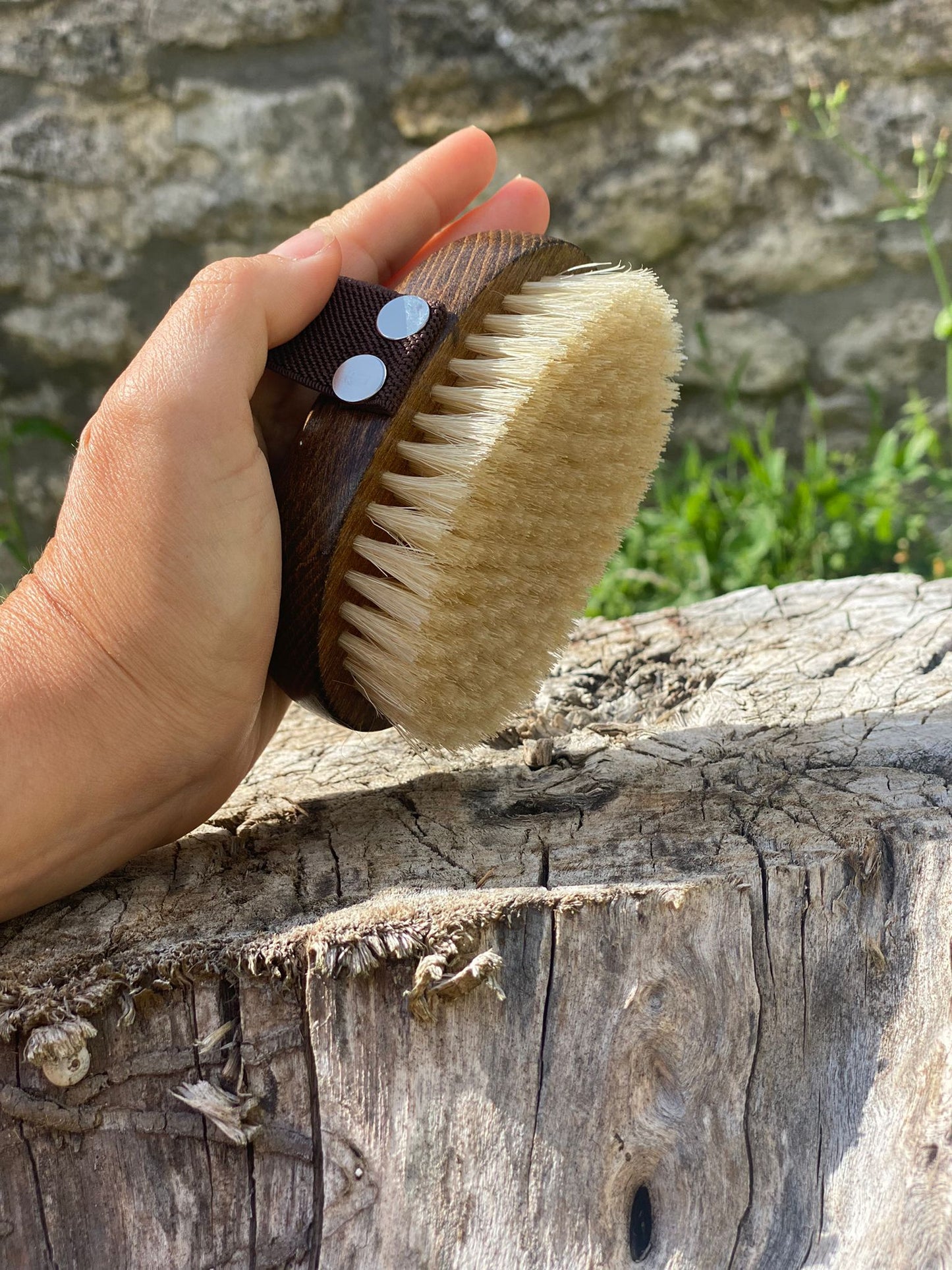 Brosse Exfoliante en Bois Naturel Rollara : Votre Allié pour une Peau Douce et Revitalisée